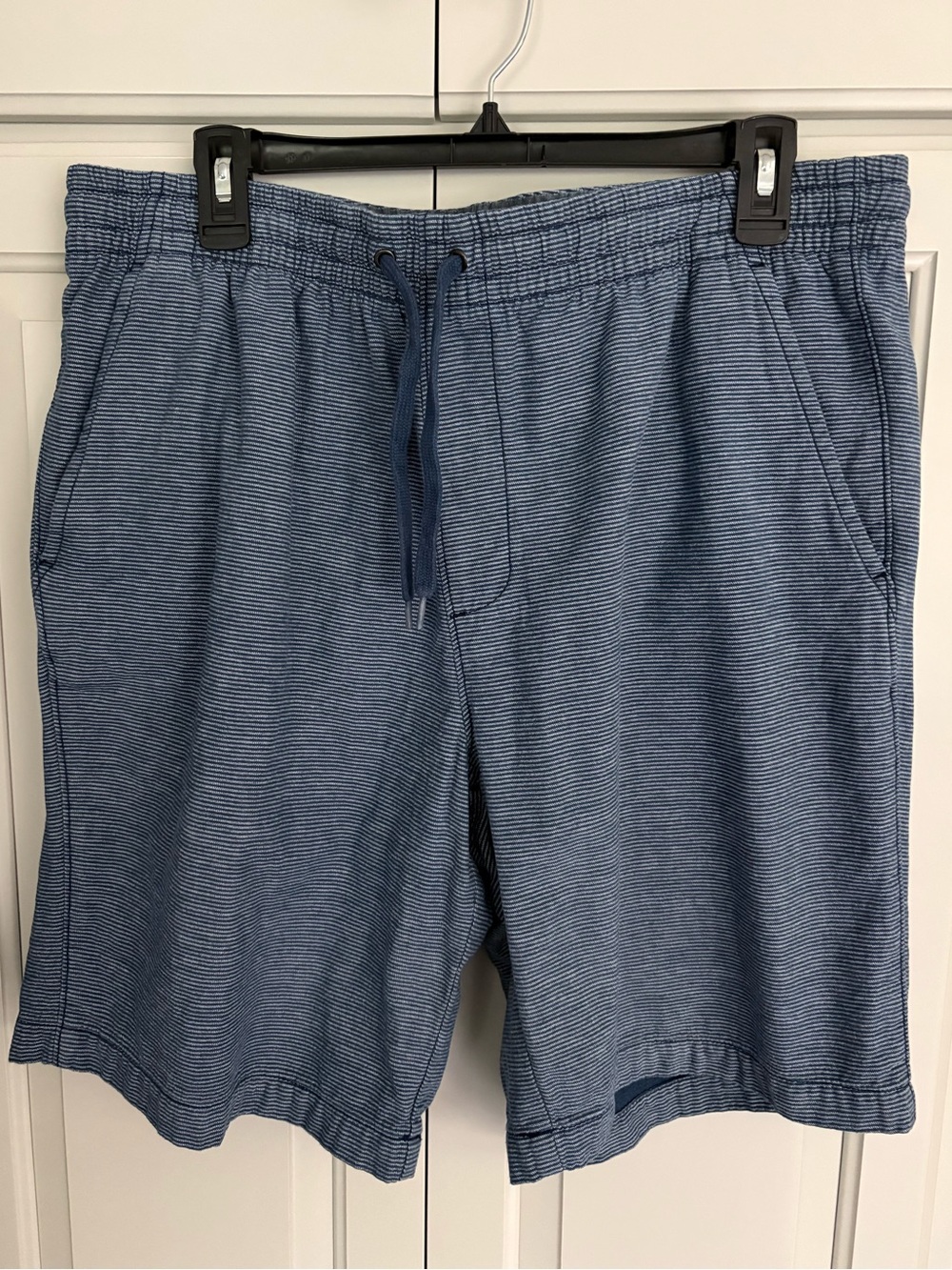 Sonoma Pull On Shorts With Elastic Waist And Drawstring Men’s Size L Blue/White